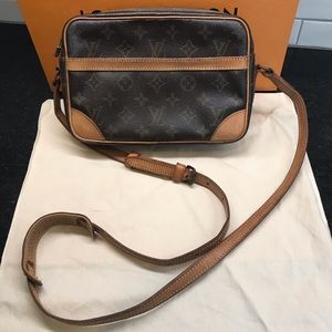Auth. Louis Vuitton Trocadero 23
